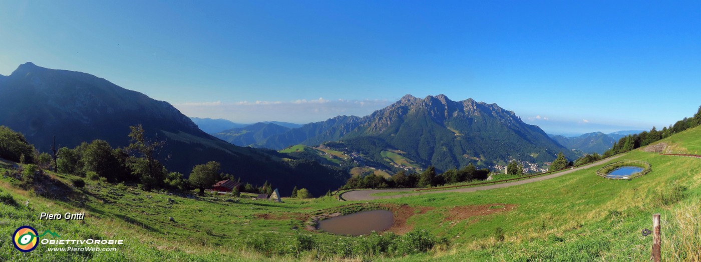 06 Partenza dal parcheggio Alpe Arera (1600 m) baciati dal sole .jpg